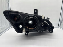 Laden Sie das Bild in den Galerie-Viewer, Frontscheinwerfer Mercedes-Benz Viano W639 Vito A6398202861 Links Headlight SCH8884831720zr