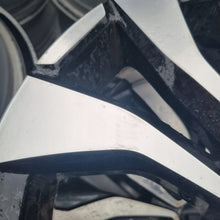 Laden Sie das Bild in den Galerie-Viewer, 1x Alufelge 17 Zoll 7.0&quot; 5x114.3 43ET 403000483 Renault Megane Scenic Rim Wheel