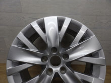 Laden Sie das Bild in den Galerie-Viewer, 1x Alufelge 17 Zoll 7.0&quot; 5x112 43ET Glanz Silber 5N0601025AC Ac Tiguan Rim Wheel