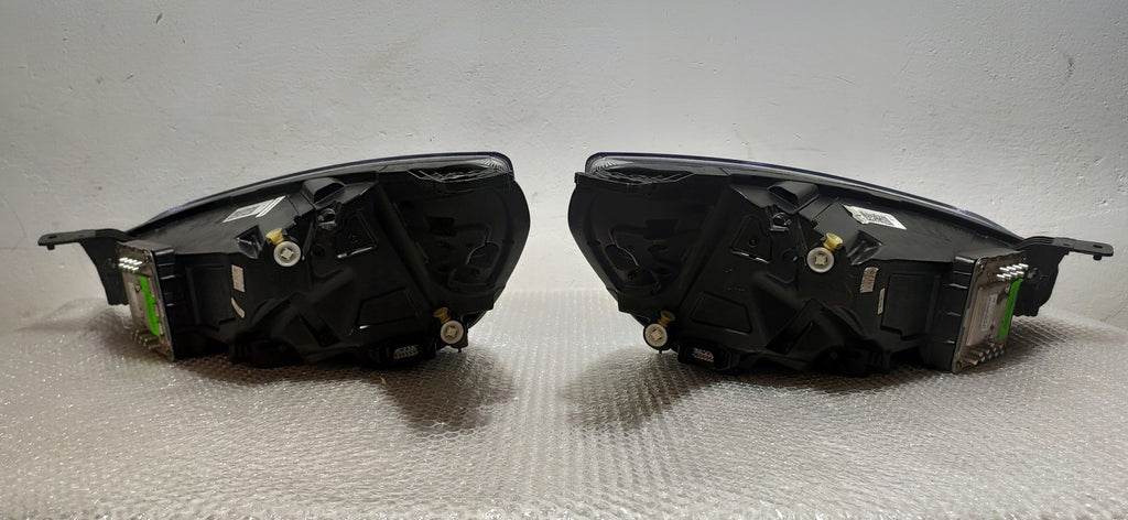 Frontscheinwerfer Ford Focus JX7B13E017AF LED Ein Stück (Rechts oder Links) SCH1348401537cb