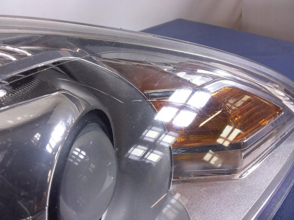 Frontscheinwerfer Ford Focus 8M51-13D152-AD Rechts Scheinwerfer Headlight