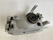 Laden Sie das Bild in den Galerie-Viewer, Frontscheinwerfer Mazda Demio ARO19412 Rechts Scheinwerfer Headlight