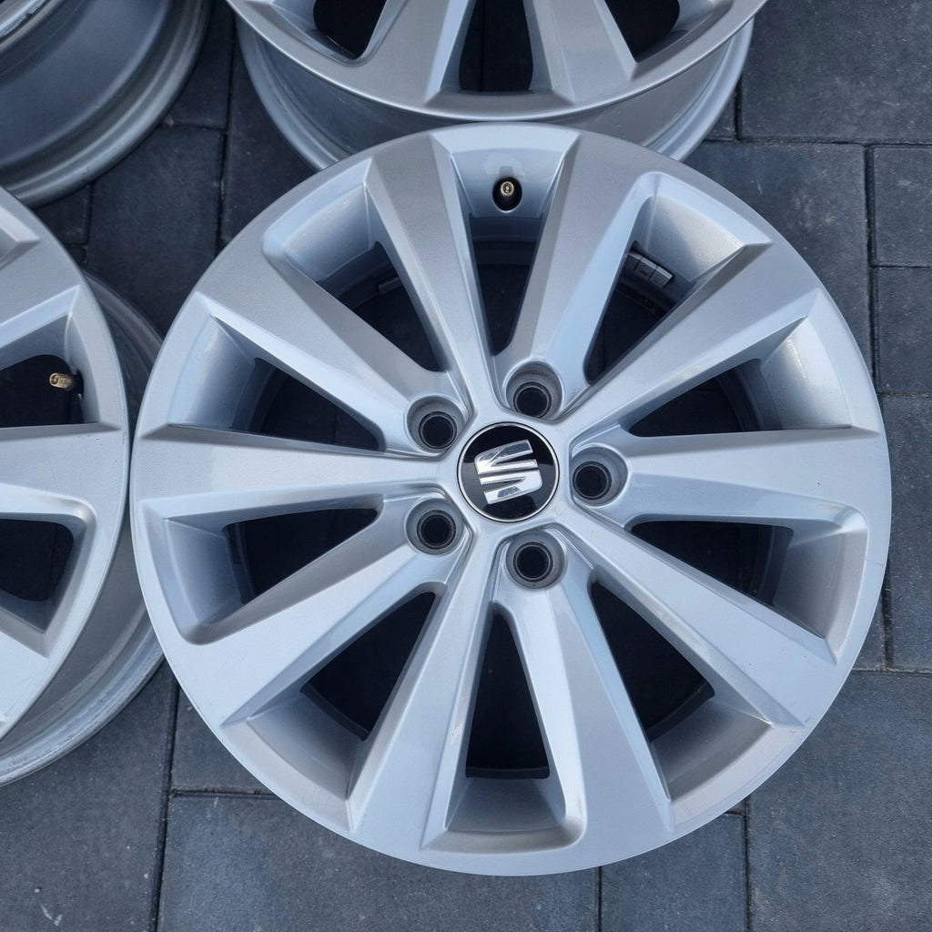 4x Alufelge 15 Zoll 5.5" 5x100 40ET Silber 6F0601025G Seat I Rim Wheel FEL2725744575yy