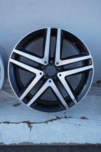 Laden Sie das Bild in den Galerie-Viewer, 1x Alufelge 19 Zoll 8.0" 5x112 52ET Glanz Schwarz A4474014500 Mercedes-Benz FEL7046297790tj