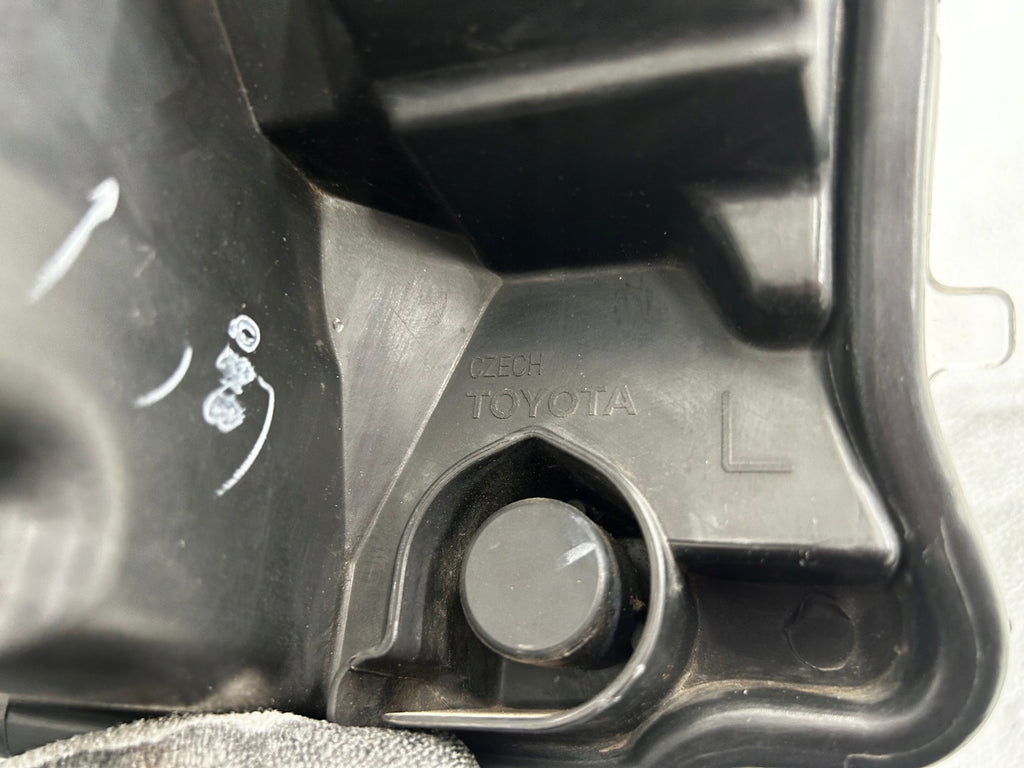 Frontscheinwerfer Toyota Yaris Links Scheinwerfer Headlight