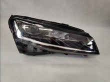 Load image into Gallery viewer, Frontscheinwerfer Skoda Superb III LED Rechts Scheinwerfer Headlight