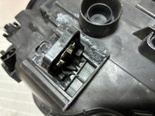 Laden Sie das Bild in den Galerie-Viewer, Frontscheinwerfer Audi A3 8V0941043E Xenon Links Scheinwerfer Headlight SCH6451019735cw