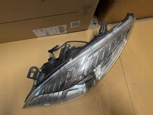 Laden Sie das Bild in den Galerie-Viewer, Frontscheinwerfer Renault Megane III 080315 Links Scheinwerfer Headlight SCH6674523524io