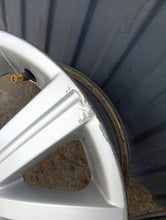 Laden Sie das Bild in den Galerie-Viewer, 4x Alufelge 15 Zoll 6.5&quot; 5x112 50ET Glanz Silber 5K0601025J Seat Touran