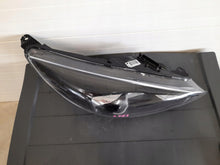 Laden Sie das Bild in den Galerie-Viewer, Frontscheinwerfer Ford Focus F1EB-13D154-CG Rechts Scheinwerfer Headlight