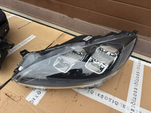 Laden Sie das Bild in den Galerie-Viewer, Frontscheinwerfer Ford Kuga LV4B-13E014-CA Ein Satz Scheinwerfer Headlight SCH5974608187pn