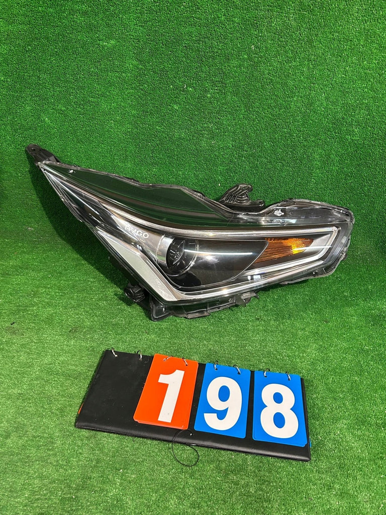 Frontscheinwerfer Toyota Aygo CSC19043 Rechts Scheinwerfer Headlight SCH9246090809yc