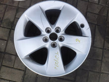 Load image into Gallery viewer, 1x Alufelge 17 Zoll 7.0&quot; 5x100 50ET PW457-02001 Toyota X Rim Wheel