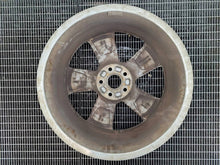 Laden Sie das Bild in den Galerie-Viewer, 1x Alufelge 19 Zoll 8.0" 5x112 27ET Glanz Silber 8R0601025P Audi Q5 8rb FEL1531148556an