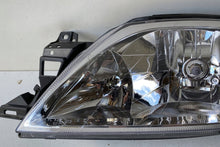 Laden Sie das Bild in den Galerie-Viewer, Frontscheinwerfer Ford WR2A13006 Links Scheinwerfer Headlight