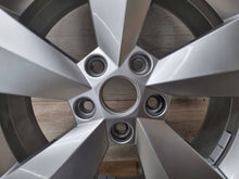 Laden Sie das Bild in den Galerie-Viewer, 1x Alufelge 17 Zoll 6.5&quot; 5x112 38ET 565601025J Skoda Kodiaq Rim Wheel