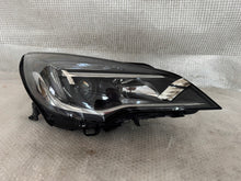 Laden Sie das Bild in den Galerie-Viewer, Frontscheinwerfer Opel Astra 39158006 Rechts Scheinwerfer Headlight SCH3789937102ks