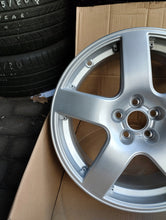 Load image into Gallery viewer, 1x Alufelge 17 Zoll 7.0&quot; 5x100 1C0601025K VW Golf Iv Rim Wheel