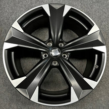 Laden Sie das Bild in den Galerie-Viewer, 4x Alufelge 19 Zoll 8.0" 5x112 45ET Glanz Schwarz 575601025AS Cupra Ateca FEL7381981127mp