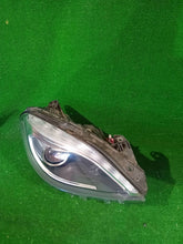 Laden Sie das Bild in den Galerie-Viewer, Frontscheinwerfer Mercedes-Benz W246 A2468207261 Bi-Xenon Rechts Headlight SCH9019130853qa
