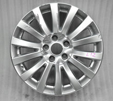 Load image into Gallery viewer, 1x Alufelge 17 Zoll 7.0&quot; 5x112 40ET Glanz Silber 3D0601025AN VW Phaeton