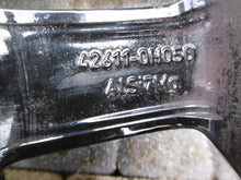 Laden Sie das Bild in den Galerie-Viewer, 1x Alufelge 15 Zoll 4.5&quot; 4x100 35ET Matt Silber 42611-0H050 Toyota Aygo