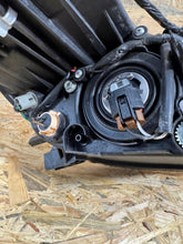 Laden Sie das Bild in den Galerie-Viewer, Frontscheinwerfer Peugeot Ion Links Scheinwerfer Headlight SCH6733141919bx