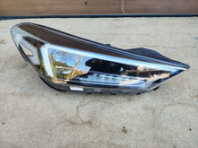 Load image into Gallery viewer, Frontscheinwerfer Hyundai Tucson 92102D7700 Rechts Scheinwerfer Headlight SCH1128470247uu