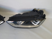 Load image into Gallery viewer, Frontscheinwerfer VW Sportsvan 90067693 Xenon Ein Stück (Rechts oder Links)