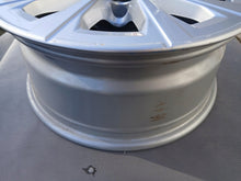 Laden Sie das Bild in den Galerie-Viewer, 1x Alufelge 17 Zoll 7.5" 5x112 30ET Glanz Silber 6883517 7915323 BMW 3 G21 G20 FEL5557671861fm