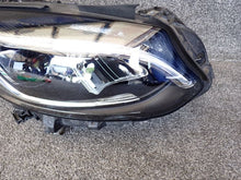 Laden Sie das Bild in den Galerie-Viewer, Frontscheinwerfer Mercedes-Benz W246 A2469067001 LED Rechts Headlight