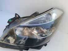 Laden Sie das Bild in den Galerie-Viewer, Frontscheinwerfer Renault Clio III 89900161 Ein Stück (Rechts oder Links) SCH4860463319pt