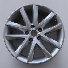 Laden Sie das Bild in den Galerie-Viewer, 1x Alufelge 17 Zoll 7.0&quot; 5x112 40ET Silber 5FJ601025 Seat Tarraco Rim Wheel