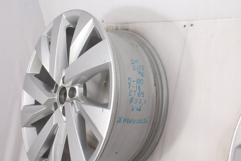 1x Alufelge 18 Zoll 7.0" 5x100 39ET Silber 2GM601025 VW Rim Wheel FEL7170850221zx