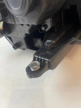 Laden Sie das Bild in den Galerie-Viewer, Frontscheinwerfer Skoda Superb I 3P1941015 Links Scheinwerfer Headlight SCH2485236508gp