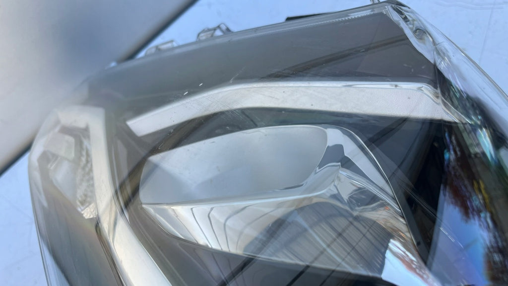 Frontscheinwerfer Toyota Yaris Rechts Scheinwerfer Headlight SCH4202706820sp