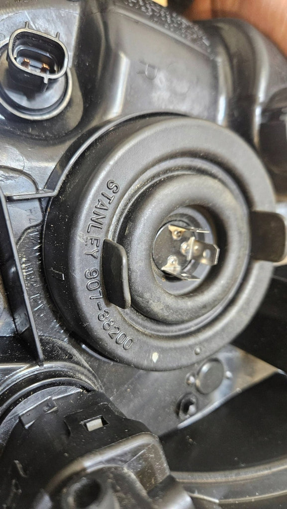 Frontscheinwerfer Mitsubishi 90738200 Rechts Scheinwerfer Headlight SCH9016000329km