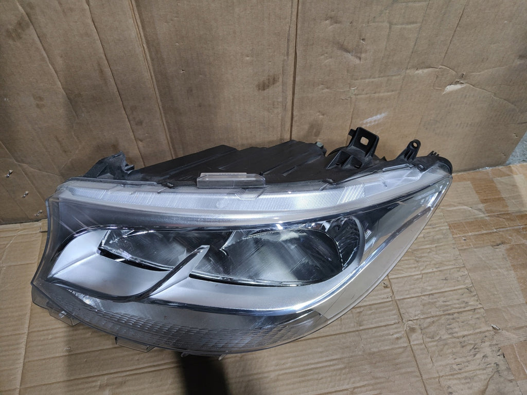 Frontscheinwerfer Mercedes-Benz Sprinter A9109060000 Links Headlight SCH9495633947on