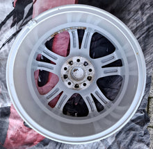 Load image into Gallery viewer, 1x Alufelge 17 Zoll 7.0" 5x114.3 47ET Silber WI147017 Hyundai I Rim Wheel FEL8025227661ne