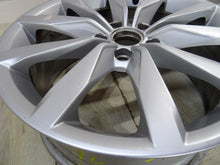 Laden Sie das Bild in den Galerie-Viewer, 1x Alufelge 17 Zoll 7.0" 5x112 49ET Glanz Silber 5G0601025CH VW I Rim Wheel FEL3750665507pq