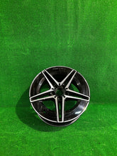 Laden Sie das Bild in den Galerie-Viewer, 1x Alufelge 18 Zoll 8.5" 5x112 52ET Glanz Schwarz A2064011800 Mercedes-Benz W206 FEL7612662477tm