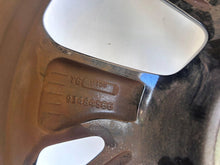 Laden Sie das Bild in den Galerie-Viewer, 1x Alufelge 16 Zoll 6.5" 4x108 32ET Glanz Schwarz 93484566 Opel Corsa F FEL3407053410ej