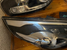 Laden Sie das Bild in den Galerie-Viewer, Frontscheinwerfer Kia Carens Ein Stück (Rechts oder Links) Headlight