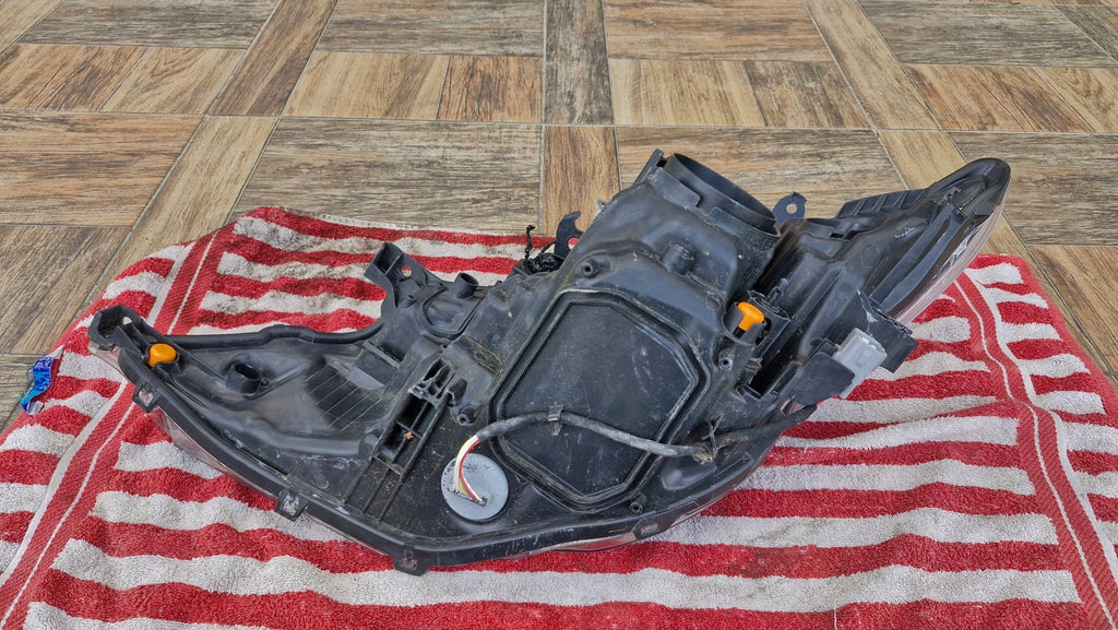 Frontscheinwerfer Toyota Auris 81110-02E21 Rechts Scheinwerfer Headlight