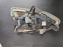 Laden Sie das Bild in den Galerie-Viewer, Frontscheinwerfer Ford 89250731 Links Scheinwerfer Headlight SCH1675724389rm