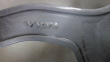 Laden Sie das Bild in den Galerie-Viewer, 1x Alufelge 17 Zoll 7.0&quot; 5x108 50ET Silber 31423874 Volvo Rim Wheel