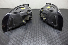 Laden Sie das Bild in den Galerie-Viewer, Frontscheinwerfer Volvo V50 30698886 Ein Satz Scheinwerfer Headlight SCH6117984459el