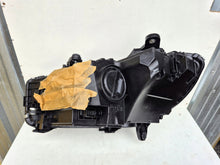 Laden Sie das Bild in den Galerie-Viewer, Frontscheinwerfer Mercedes-Benz W206 2069068204 LED Rechts Headlight SCH2314372418zq