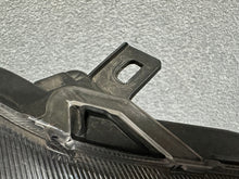 Load image into Gallery viewer, Frontscheinwerfer Toyota Yaris LED Rechts Scheinwerfer Headlight