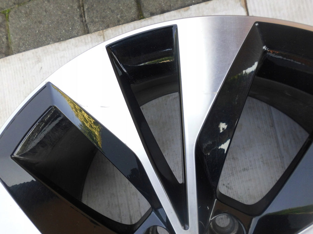 1x Alufelge 18 Zoll 8.0" 5x112 44ET Glanz Silber 3V0601025R Skoda Superb Iii